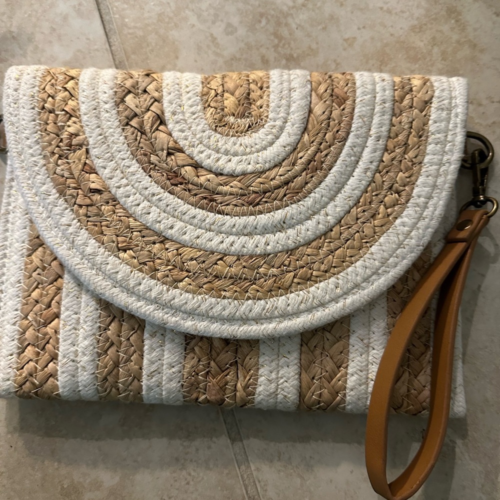 Elegant Woven Tan and Cream Clutch